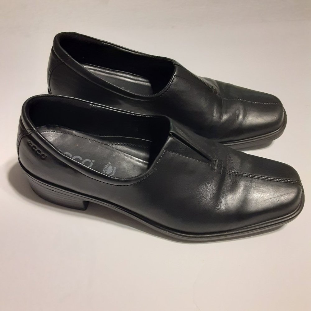Ecco Light Shock Point Women's Black Loafers Size 39